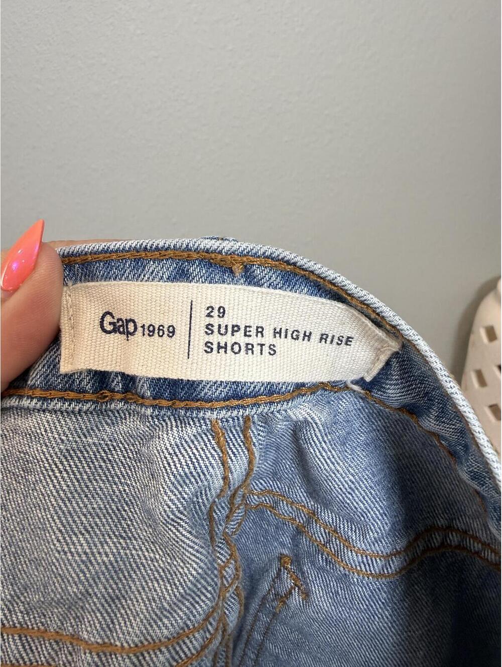 GAP Super High Rise Shorts - Women's 29 NWOT - Picture 4 of 6